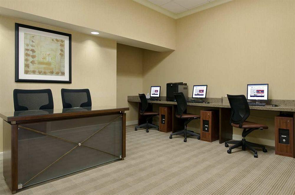 Hotel Hilton Houston North Esterno foto