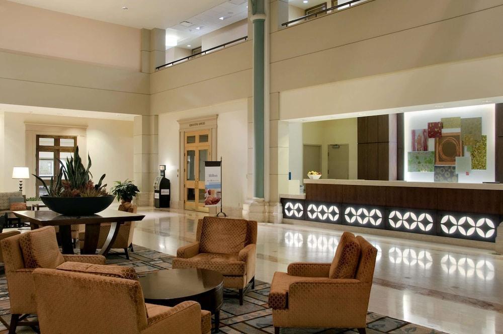 Hotel Hilton Houston North Esterno foto