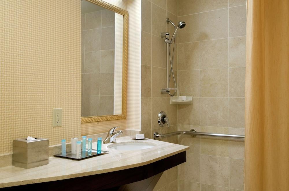 Hotel Hilton Houston North Esterno foto