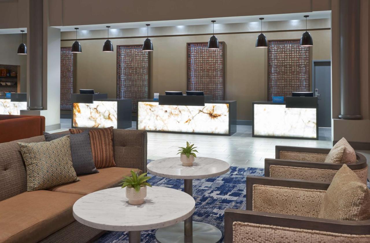 Hotel Hilton Houston North Esterno foto