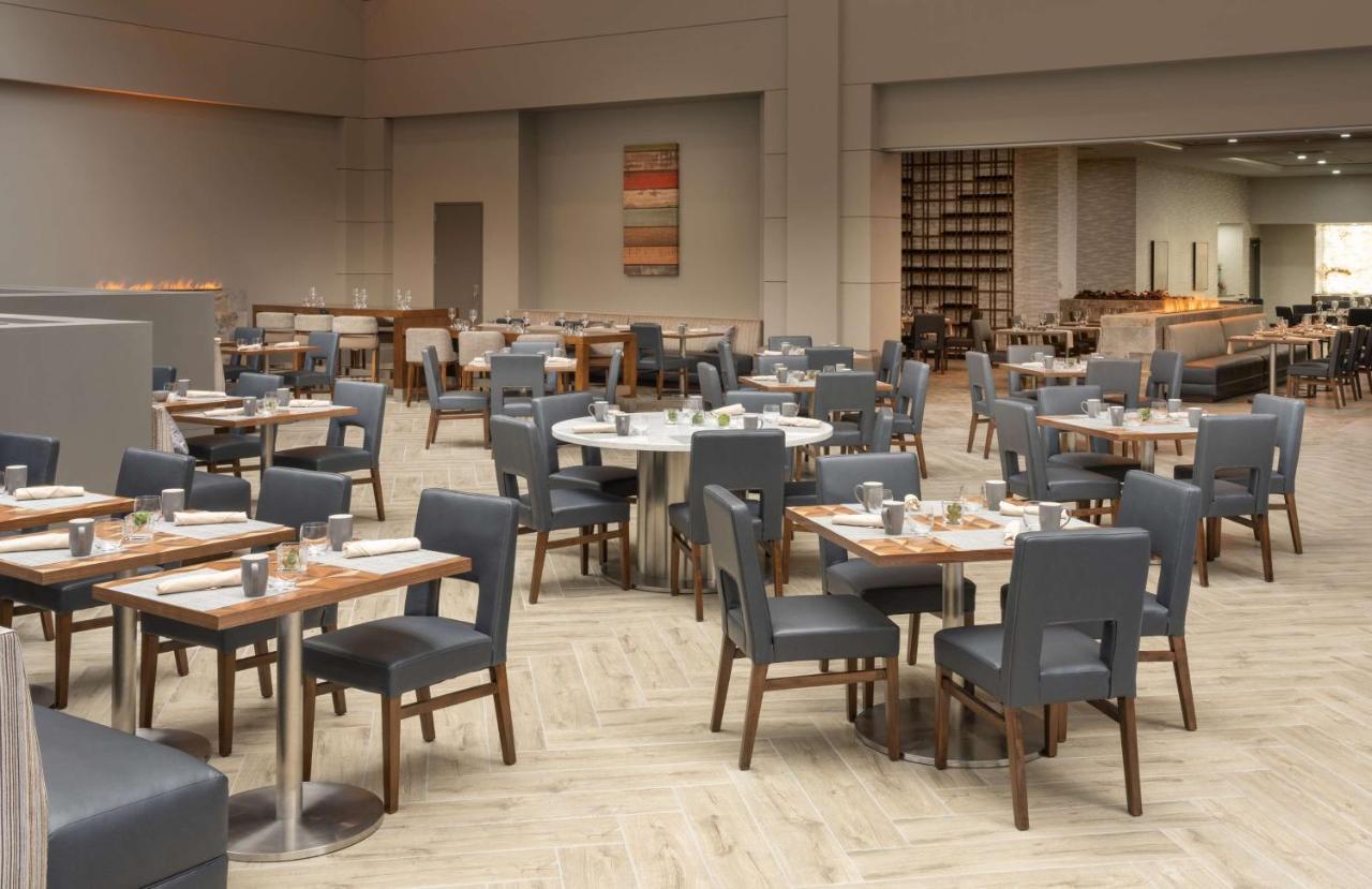 Hotel Hilton Houston North Esterno foto