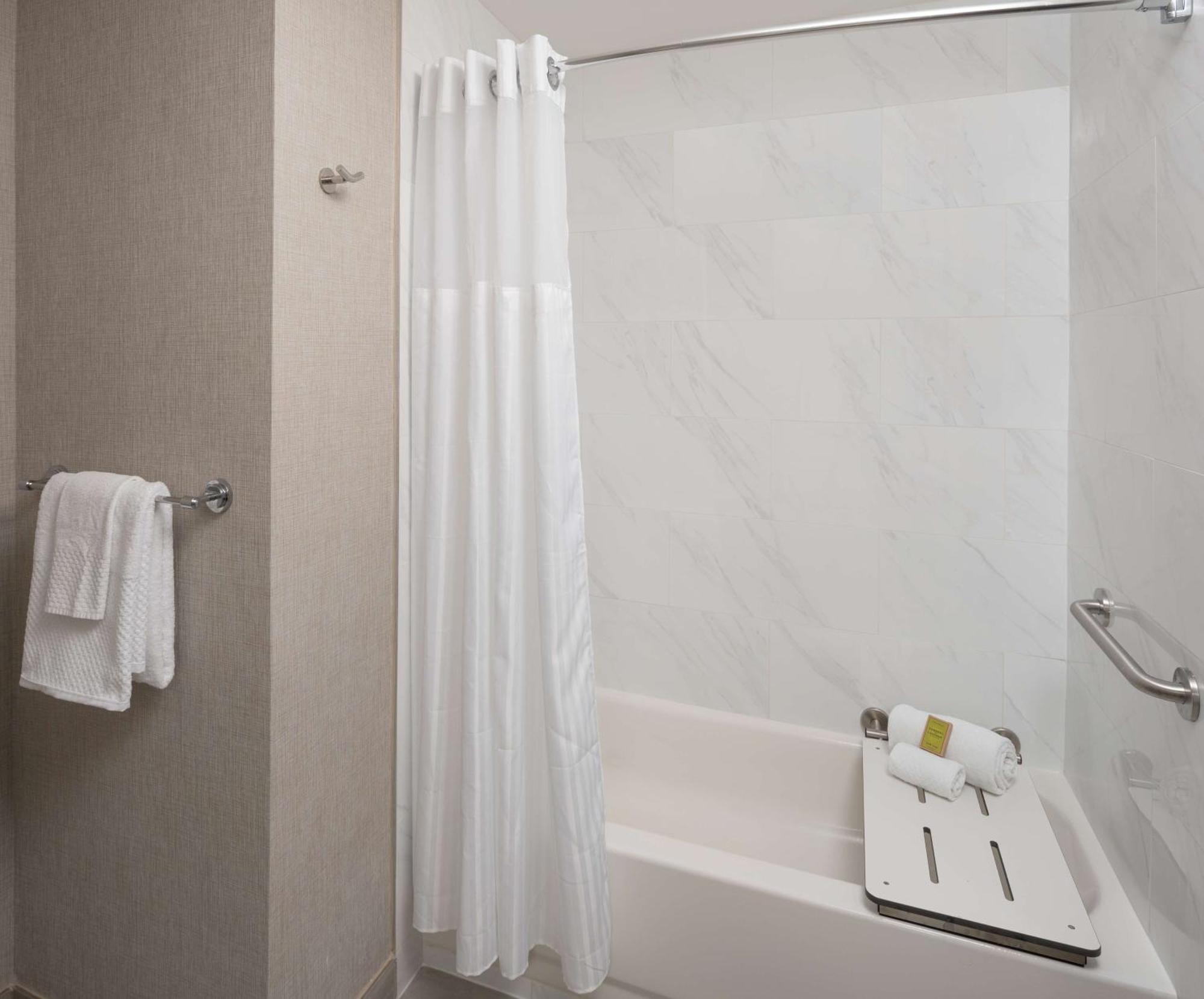 Hotel Hilton Houston North Esterno foto