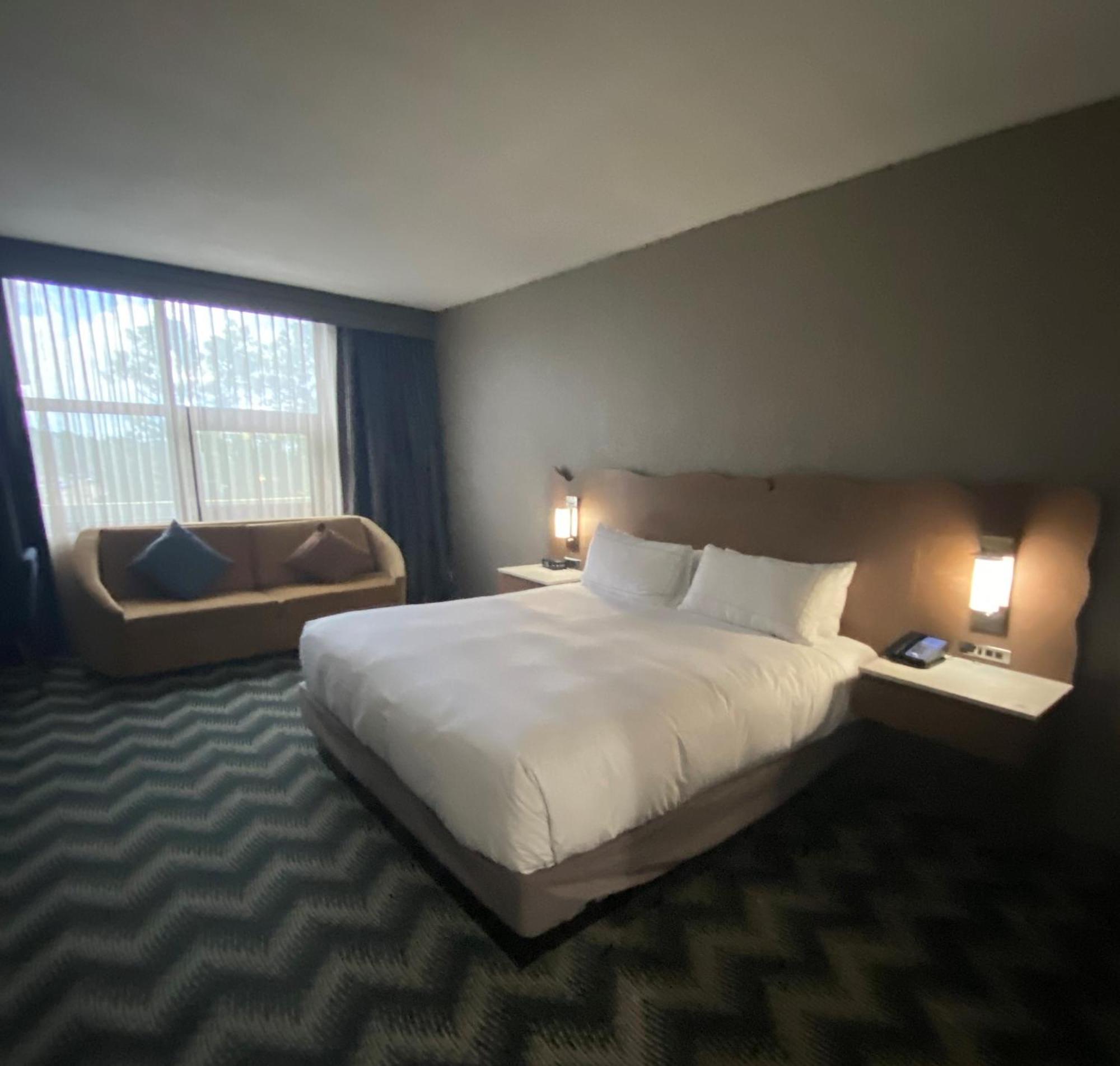 Hotel Hilton Houston North Esterno foto