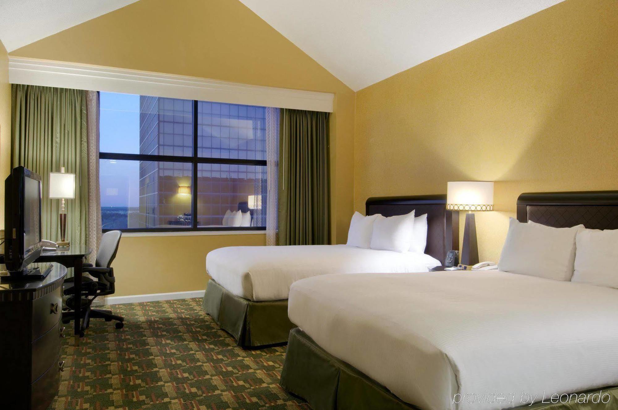 Hotel Hilton Houston North Esterno foto